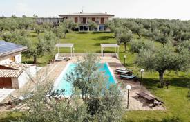Двухэтажная вилла с бассейном и панорамным видом, Лорето-Апрутино, Италия за 4 050 000 €