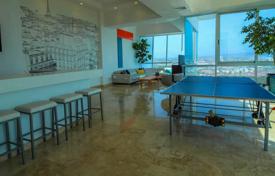 Впечатляющий 3-х уровневый пентхаус на 4 спальни с видом на океан с бассейном и террасой на крышк в Панама Сити, Панама за $1 150 000