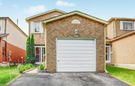 Дом в городе в Скарборо, Торонто, Онтарио,  Канада за C$1 120 000