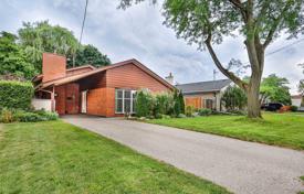 Дом в городе в Этобико, Торонто, Онтарио,  Канада за C$1 258 000