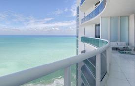 Меблированные апартаменты с видом на океан в резиденции на первой линии от пляжа, Север Майами Бич, Флорида, США за $1 455 000