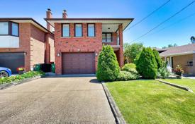 Дом в городе в Этобико, Торонто, Онтарио,  Канада за C$2 118 000