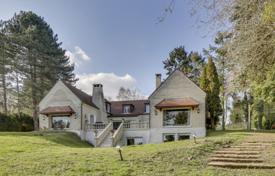 Красивая вилла с большим садом, бассейном, спа и домашним кинозалом в Сен-ном-Ла-Бретеш, Франция за 2 625 000 €