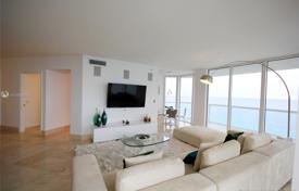 Светлая четырехкомнатная квартира на берегу океана в Майами-Бич, Флорида, США за 1 476 000 €