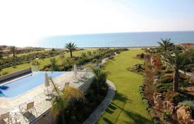 Двухэтажная вилла класса люкс в 50 метрах от моря, Полис, Пафос, Кипр за 9 500 € в неделю