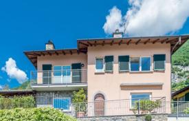 Трехэтажная вилла с бассейном, садом и гаражом на озере Комо, Тремеццина, Италия за 1 100 000 €