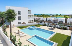 Апартаменты на первой линии поля для гольфа с просторной террасой, Лос-Алькасарес, Испания за 235 000 €