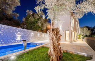 3-комнатная вилла 240 м² в городе Будва за 1 200 000 €