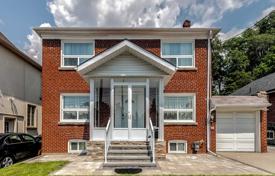 Дом в городе в Восточном Йорке, Торонто, Онтарио,  Канада за C$1 231 000
