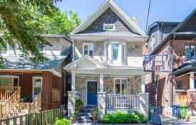 Дом в городе в Йорке, Торонто, Онтарио,  Канада за C$2 048 000
