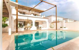 Трехэтажная вилла с бассейном и видом на океан в Сантъяго-дель-Тейде, Тенерифе, Испания за 2 300 000 €