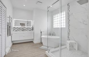 5-комнатный дом 337 м² в Вест-Энде за $950 000