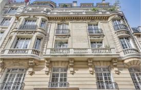 Роскошная пятикомнатная квартира с балконом и каминами в XVI округе Парижа, Франция за 1 890 000 €