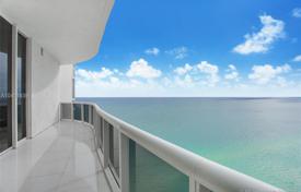 Светлая квартира на первой линии от океана в центре Санни-Айлс-Бич, Флорида, США за 1 466 000 €