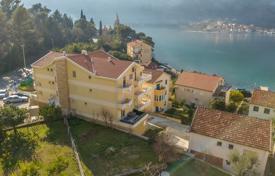 Меблированная квартира с гаражом недалеко от моря в Доброте, Котор, Черногория за 150 000 €