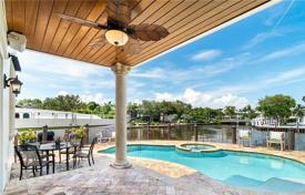 Просторная вилла с задним двором, бассейном, зоной отдыха, террасой и гаражом, Форт-Лодердейл, США за $2 675 000