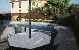 Комфортабельный таунхаус с ландшафтным садом, бассейном и верандами, Ливадия, Кипр за 675 000 €