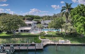 Просторная вилла с задним двором, бассейном, зоной отдыха, террасой и двумя гаражами, Майами, США за $9 500 000