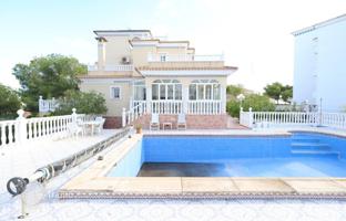 5-комнатная вилла 308 м² в Ориуэла Коста за 850 000 €