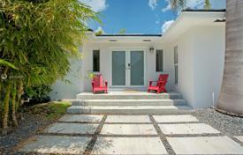 Комфортабельный коттедж с задним двором и зоной отдыха, Майами-Бич, США за $1 675 000