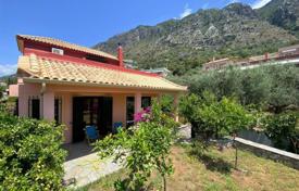 Просторная ухоженная вилла с садом и парковкой в Каламате, Пелопоннес, Греция за 400 000 €