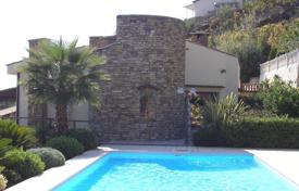 Вилла с бассейном и большим садом за 1 300 000 €