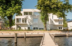 Двухкомнатная квартира с террасой на берегу озера в Трептов-Кёпенике, Берлин, Германия за 587 000 €