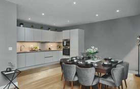 Меблированные двухкомнатные апартаменты в новой резиденции, Лондон, Великобритания за 463 000 €