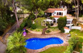 Меблированная вилла с садом, бассейном и парковкой, вторая береговая линия, Льорет‑де-Мар, Жирона, Испания за 4 600 € в неделю