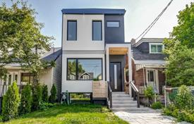 Дом в городе в Восточном Йорке, Торонто, Онтарио,  Канада за C$2 021 000
