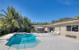 Отремонтированная вилла с бассейном, гаражом и террасой, Майами, США за $1 450 000