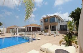 Меблированная вилла с участком, бассейном, джакузи, гаражом и видом на море, Айя-Напа, Кипр за 3 200 000 €