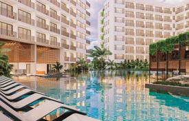 Современный жилой комплекс с большим бассейном напротив торгового центра в Чалонге, Пхукет, Таиланд за От $68 000