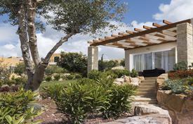 Комплекс вилл и апартаментов с панорамным видом на Пафос за 250 000 €