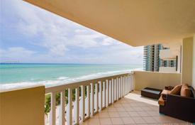 Трехспальная квартира с видом на океан и бассейн в Бал Харборе, Флорида, США за 1 387 000 €