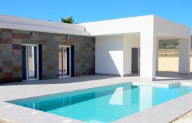 Современная одноэтажная вилла с бассейном, Ла-Романа, Испания за $351 000