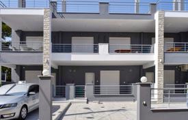 Новый двухэтажный таунхаус рядом с морем, Сароникос, Пелопоннесе, Греция за 100 000 €