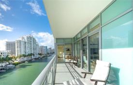 Уютные апартаменты с видом на океан в резиденции на первой линии от пляжа, Майами-Бич, Майами, США за $1 175 000