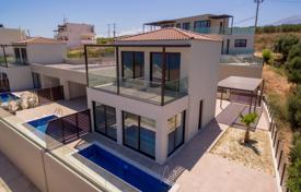 Загородный двухэтажный дом с бассейном с видом на море за 365 000 €