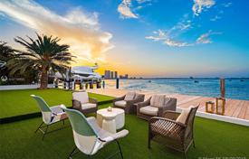 Уютный коттедж с задним двором, зоной отдыха и террасой, Майами-Бич, США за 6 289 000 €