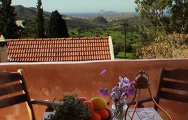 Два меблированных дома с балконами, садом и видом на горы, Листарос, Крит, Греция за 190 000 €