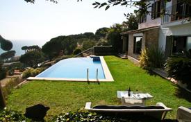 Вилла с бассейном в 300 метрах от моря, Льорет‑де-Мар, Испания за 4 700 € в неделю