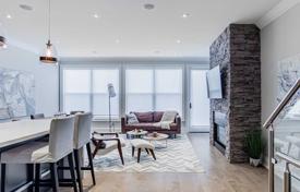 Дом в городе в Йорке, Торонто, Онтарио,  Канада за C$2 288 000