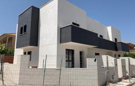 Новый двухэтажный таунхаус с бассейном и паркингом в Сан-Хавьере, Мурсия, Испания за 247 000 €