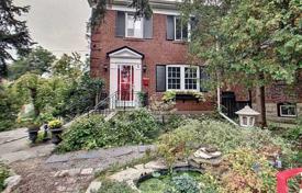 Дом в городе в Восточном Йорке, Торонто, Онтарио,  Канада за C$1 957 000
