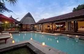 Вилла с бассейном и круглосуточной охраной рядом с пляжем, Таджунг Беноа, Бали, Индонезия за 2 850 € в неделю