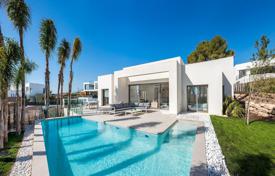 Просторная вилла с бассейном, зоной отдыха, садом, террасой и парковкой, Бенидорм, Испания за 720 000 €