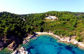 Двухэтажная вилла с собственным уединенным пляжем, бассейном и живописными видами, остров Скиатос, Греция за 39 000 € в неделю