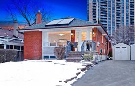 Дом в городе в Скарборо, Торонто, Онтарио,  Канада за C$1 132 000