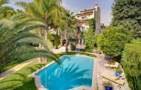 Трехэтажная вилла с бассейном и садом в Жуан ле Пен, Лазурный Берег, Франция за 10 300 € в неделю